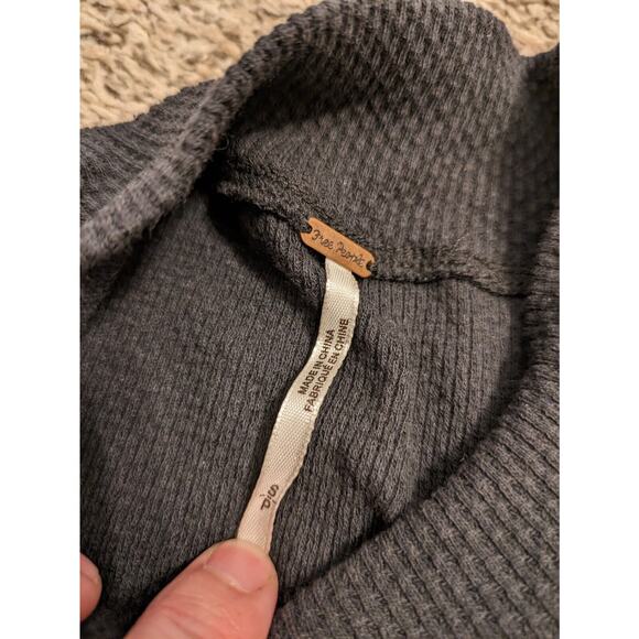 Free People Boho Sweater Blue Mock Neck Size S Crochet Detail Sleeves. - Picture 5 of 5